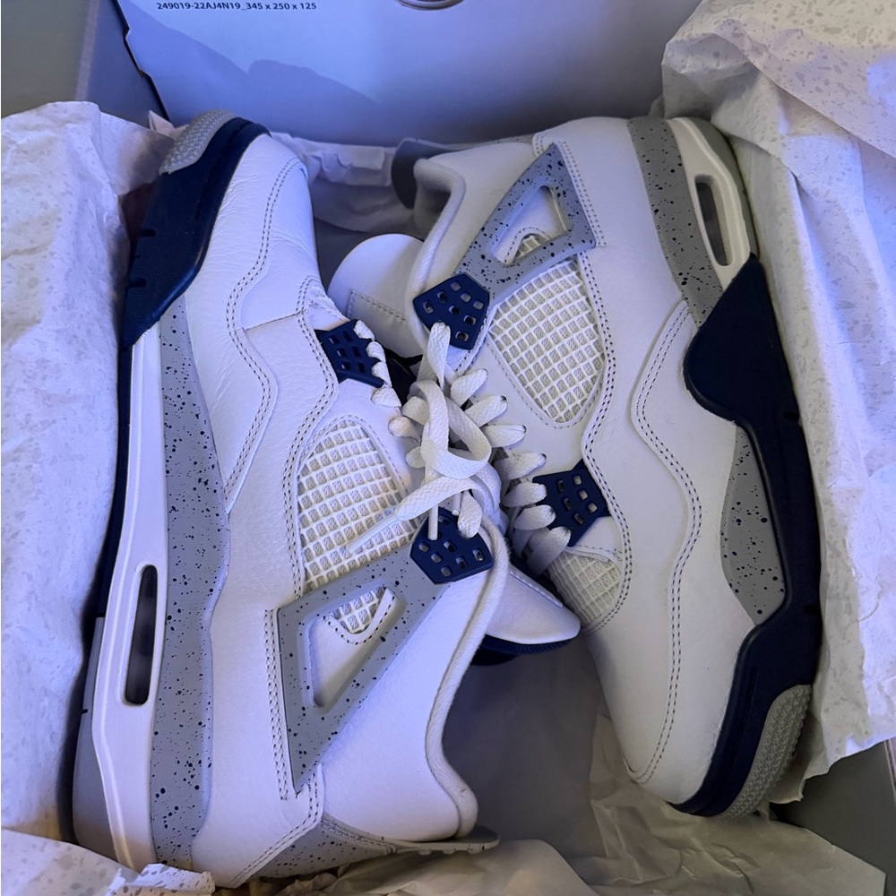Jordan 4 Midnight Navy size 9.5